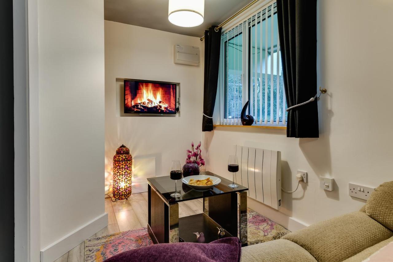 1 Bedroom Swinley Apartment L Free Parking L Wigan Royal Infirmary L Haigh Hall L Central Location Exterior photo
